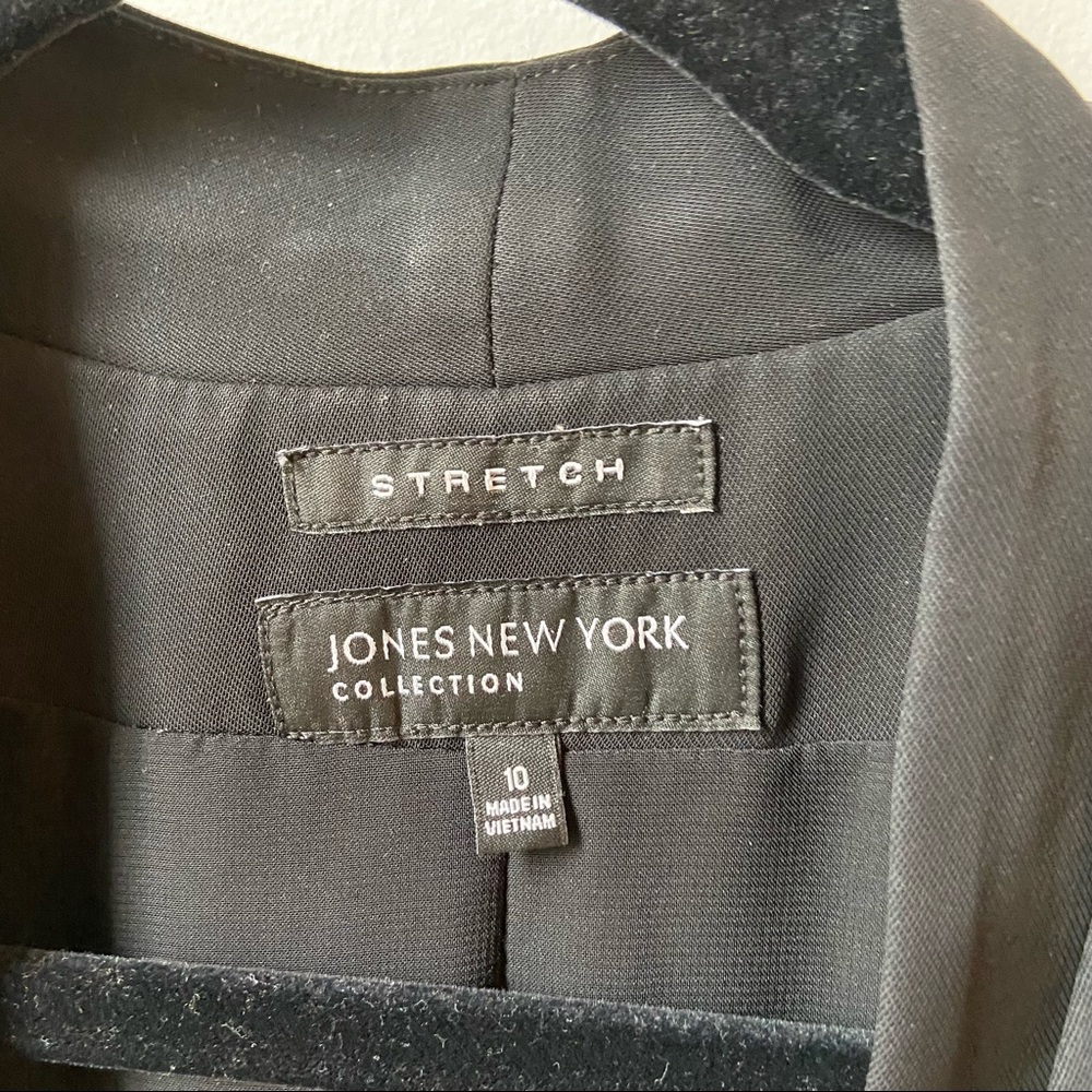Blazer - Picture 2 of 8
